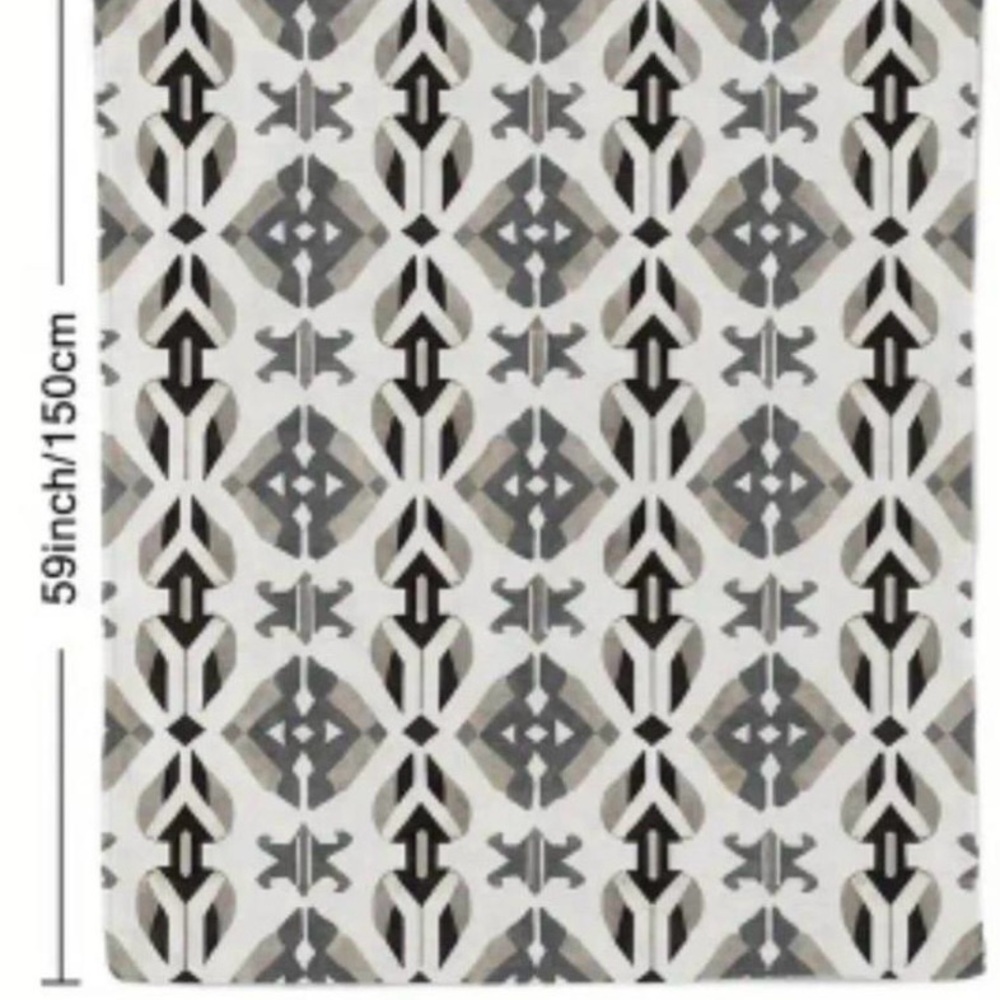 Chic Geometric Pattern Throw - image 1
